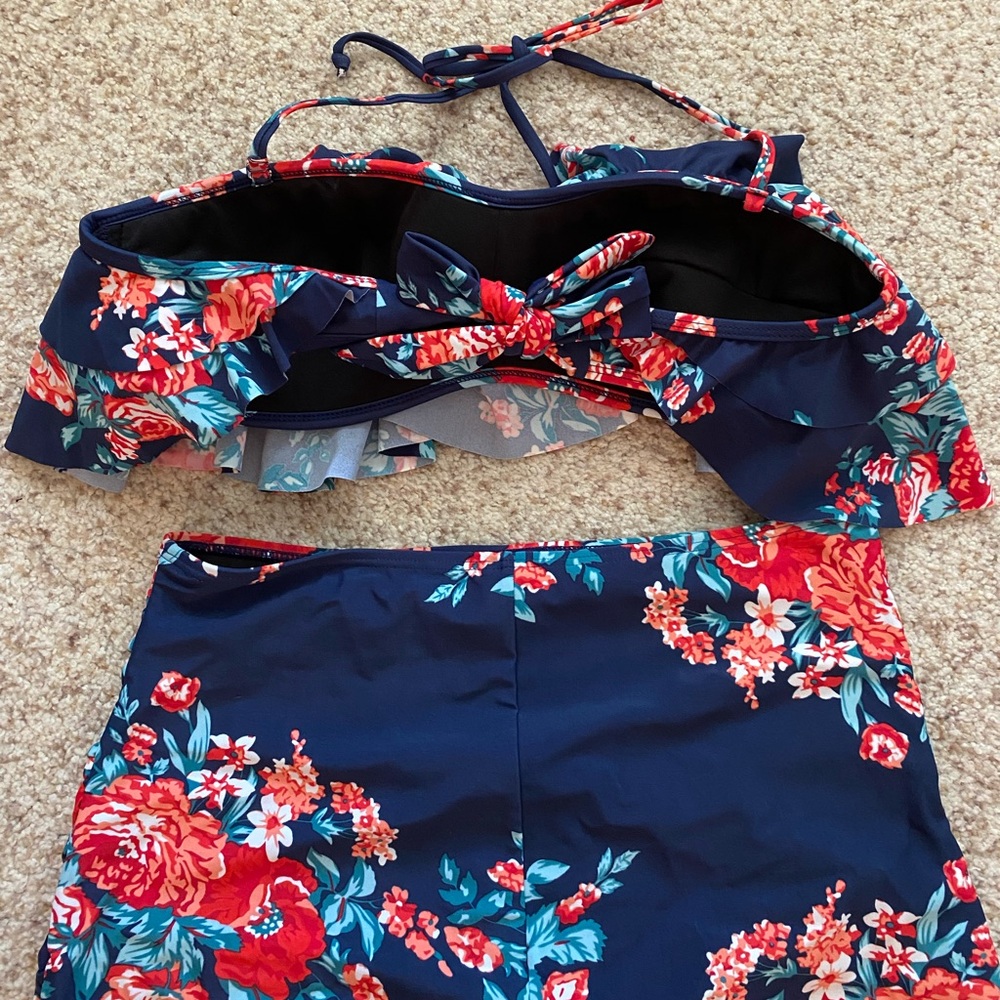 Women’s Swimsuit - Picture 5 of 10